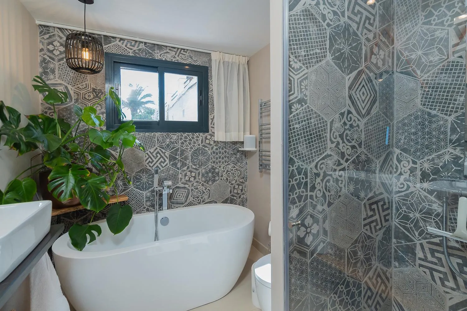 Private 250Sqm Garden Duplex, Jacuzzi, Cinema, Sea View Escape Apartment Torremolinos Spain