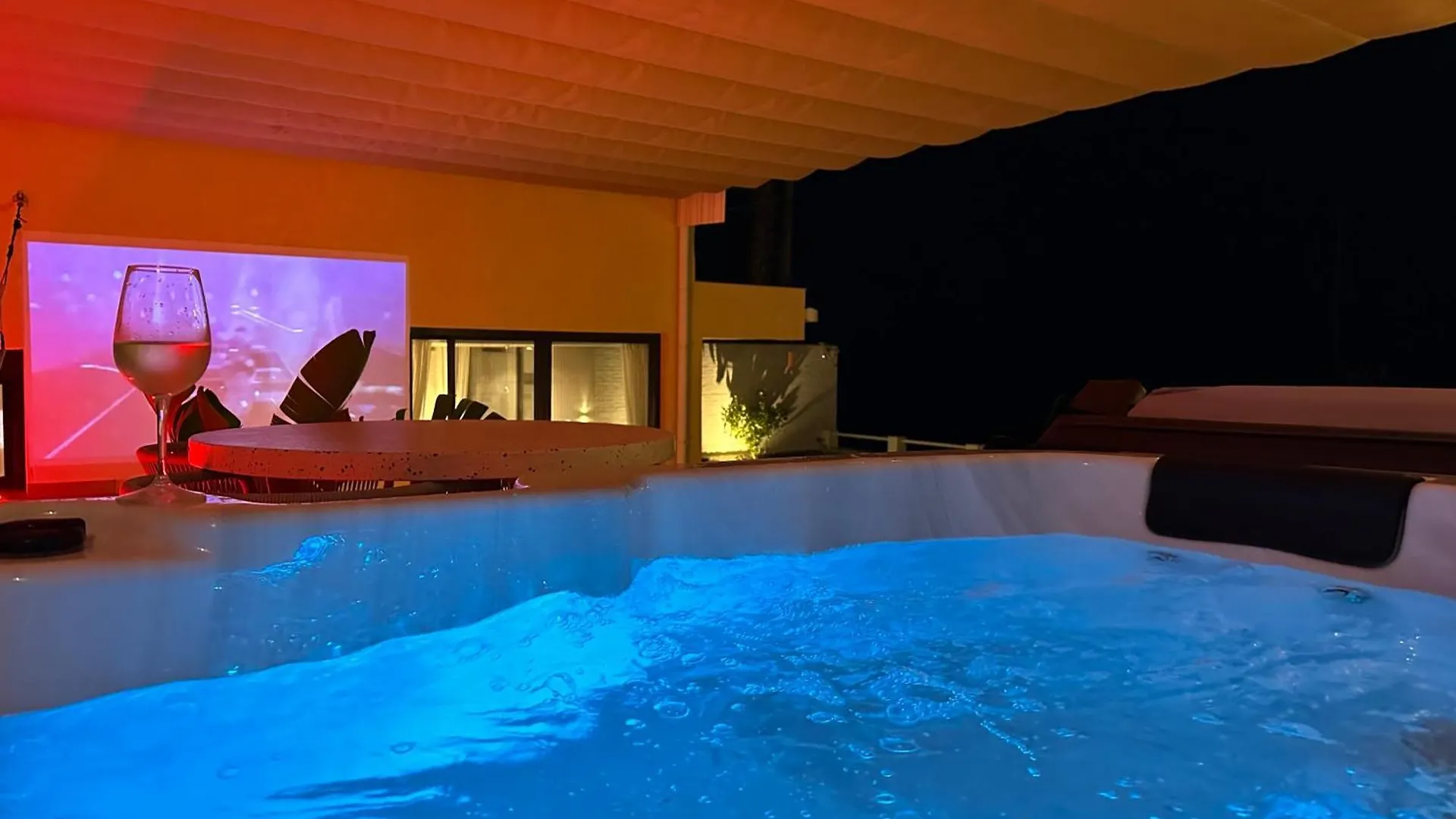 Private 250Sqm Garden Duplex, Jacuzzi, Cinema, Sea View Escape Apartment Torremolinos